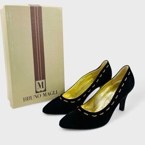 Bruno Magli Size 7 Black Suede Heels: Black Suede Exterior
